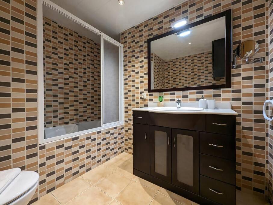 Apartamento Piscina En Platja Daro By Host&Joy Platja d'Aro Dış mekan fotoğraf